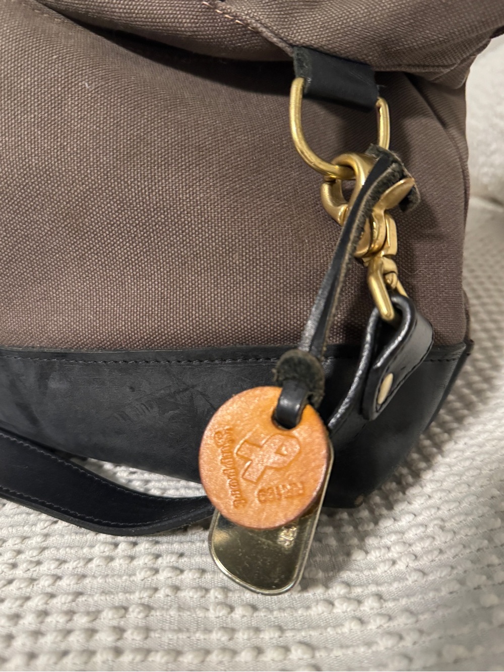 R. Riveter Grey/Brown Canvas Crossbody Bag with Black Leather Trim & Brass - Picture 3 of 5
